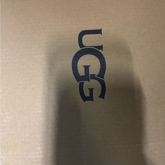 UGG Black Men\'s Loafers with Chain Detail main image 4